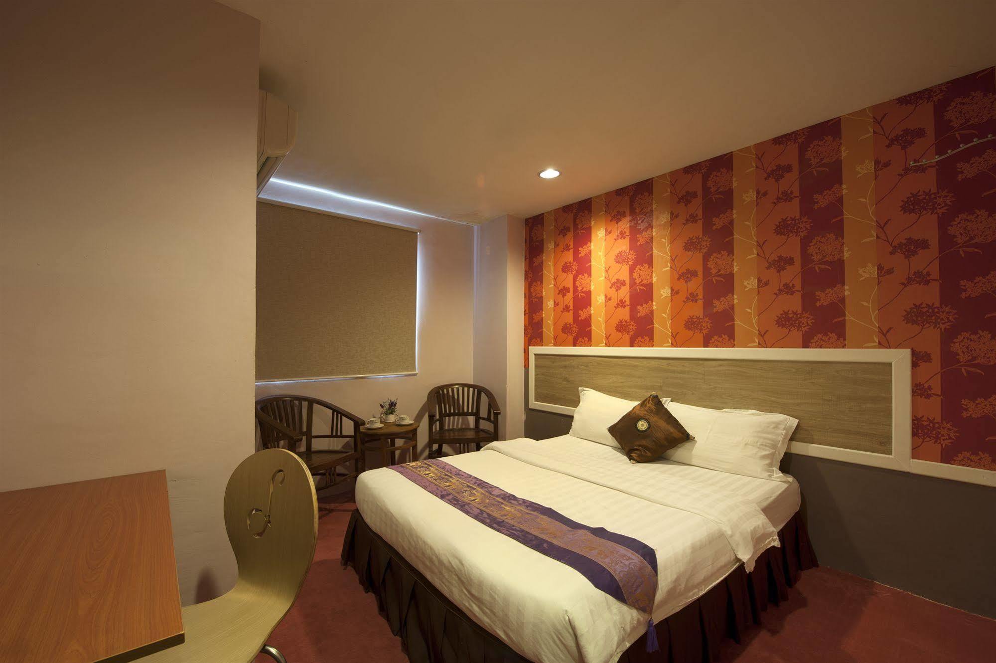 Hotel D'garden 2*