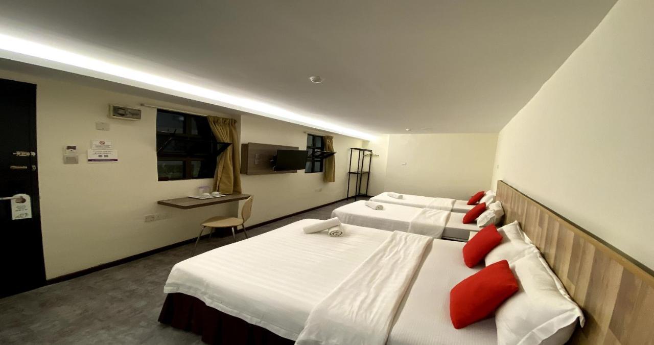 Hotel D'garden 2*