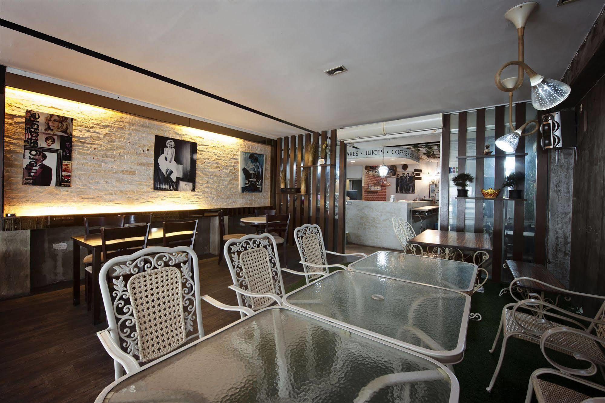 Hotel D'garden 2*